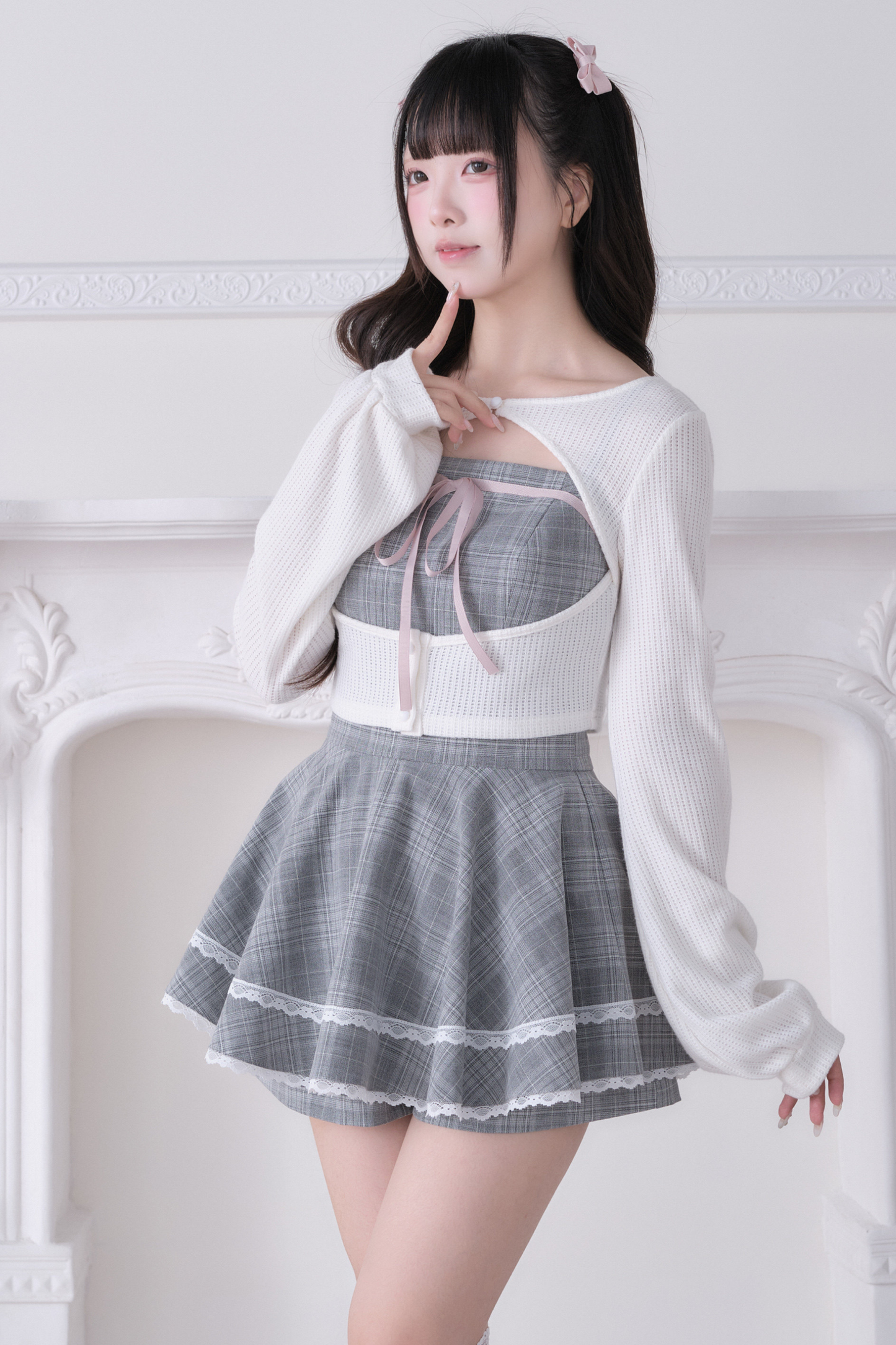 Spitzen-Cardigan + Karokleid + Innenhose