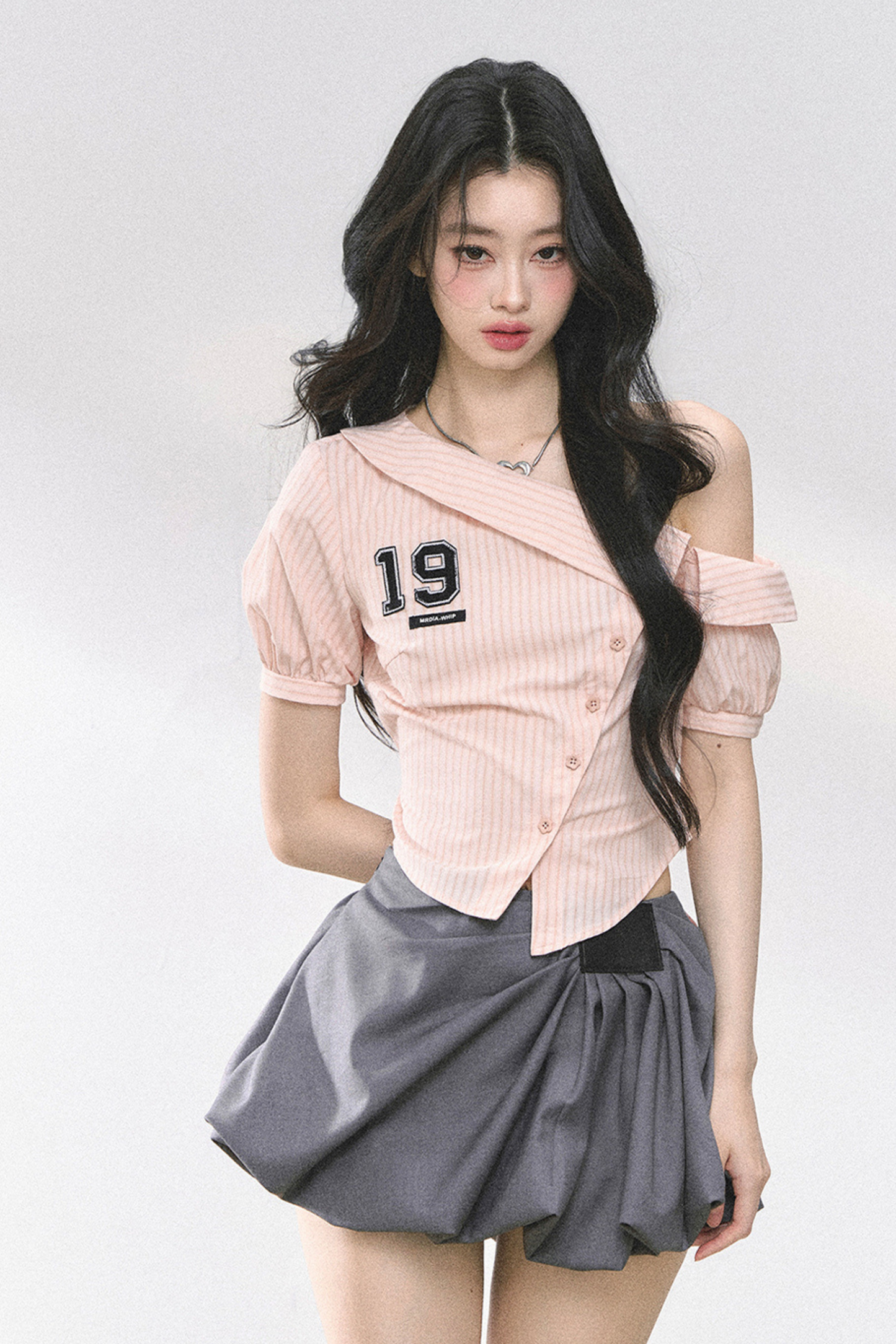 ワンショルダーロゴタイトトップス