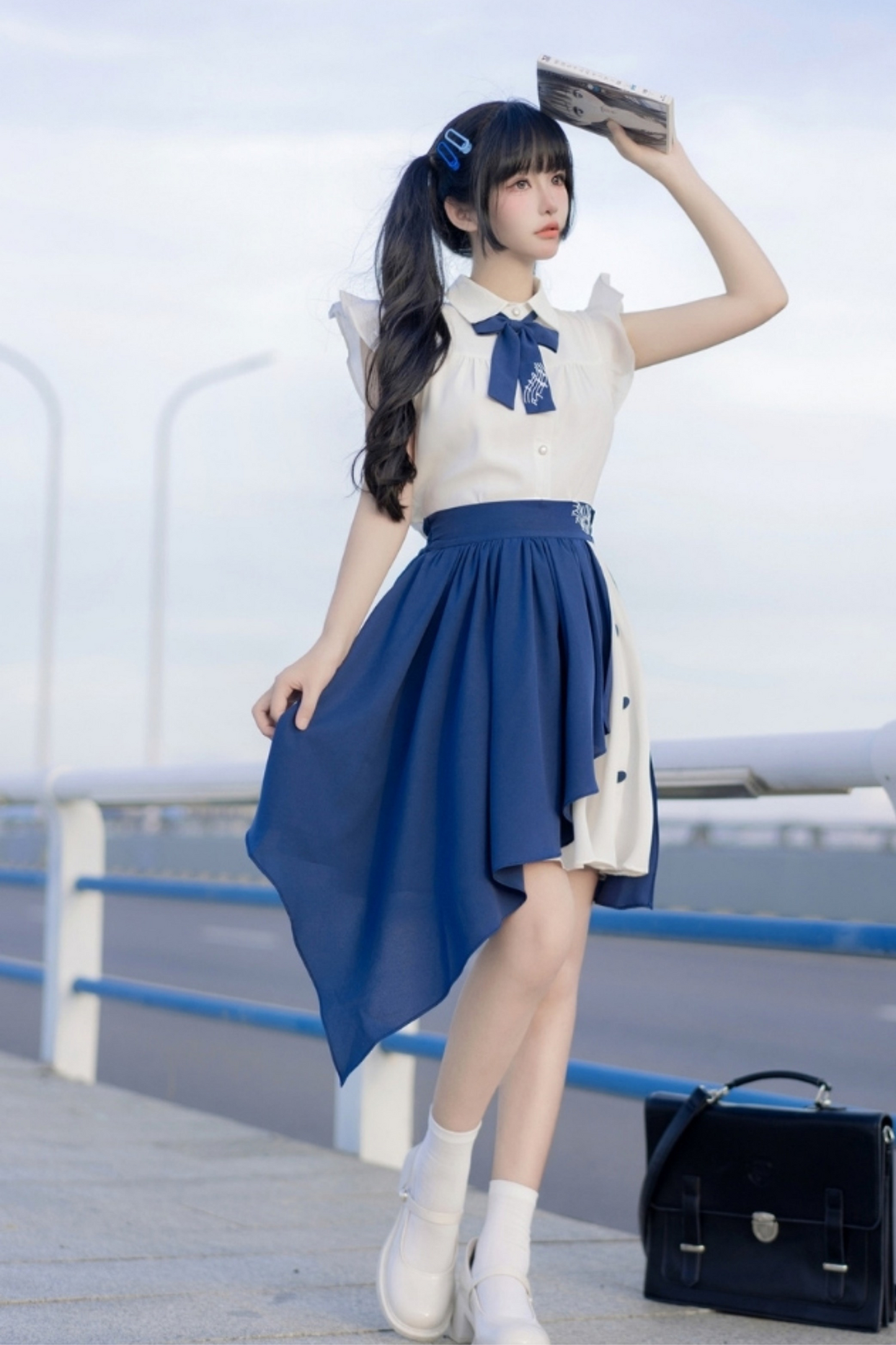 Top elegante sin mangas + Falda con abertura