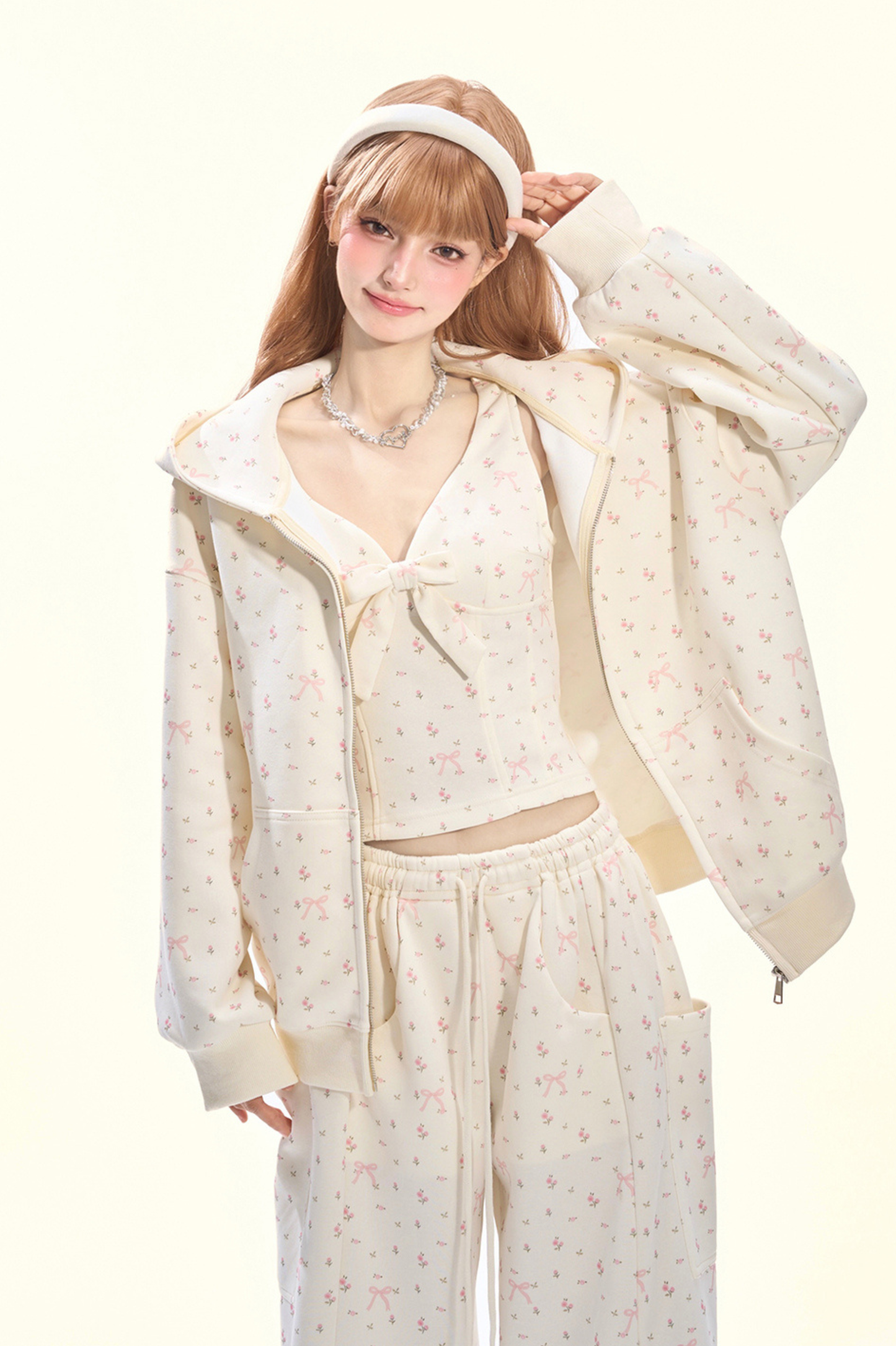 リトルキュートフラワーフードパーカー+リボンキャミソール+ワイドパンツ