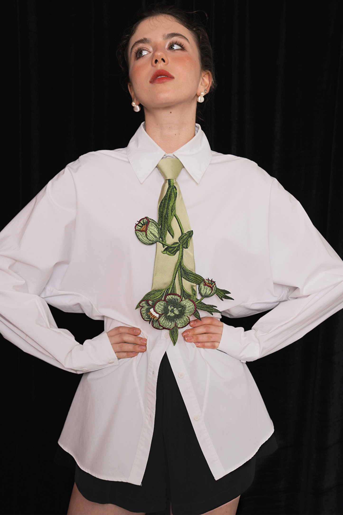 Retro flower art tie