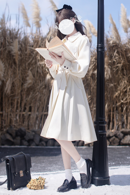 マントトレンチコート+シャツ+バッジ