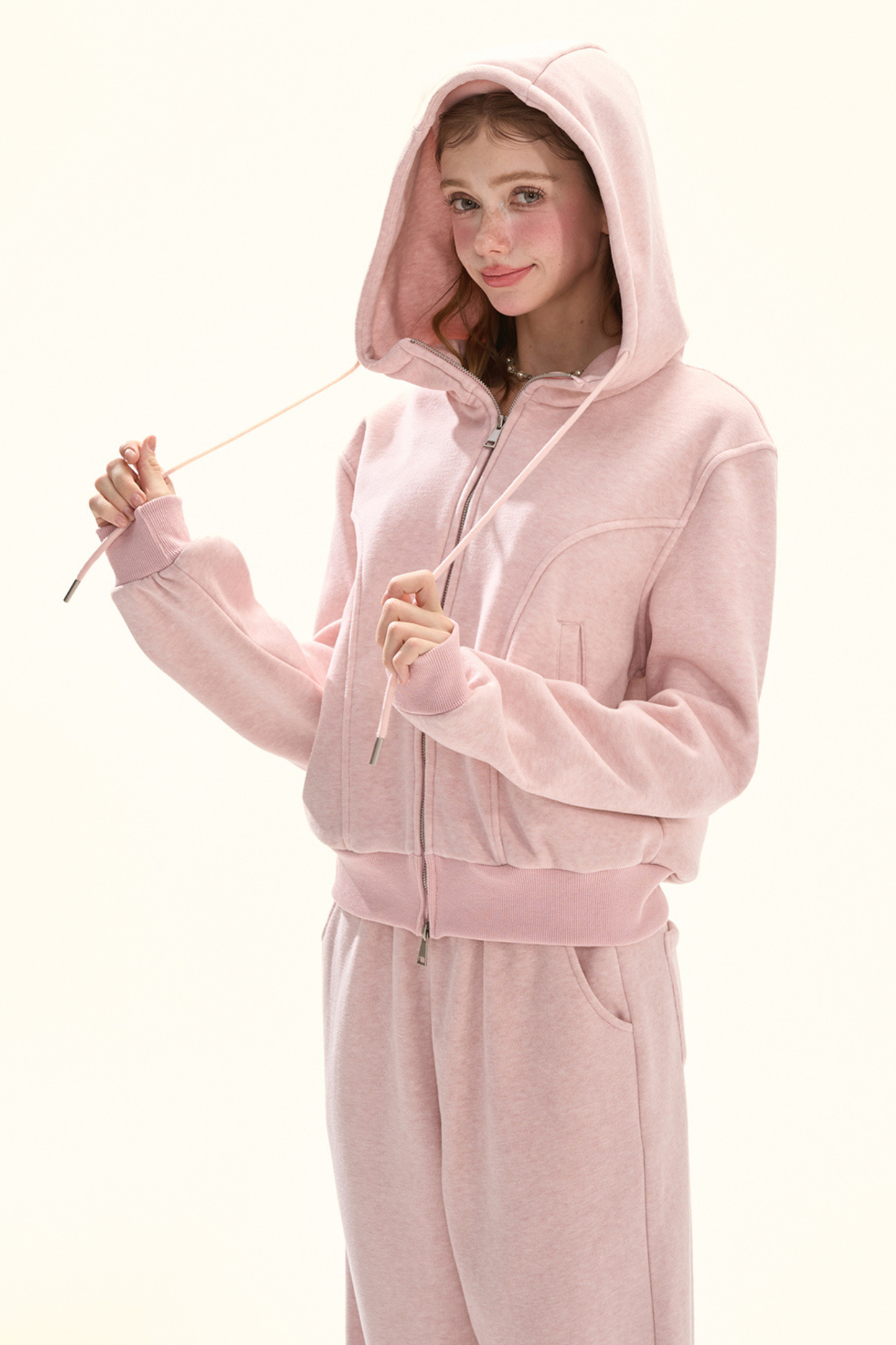 カジュアルフードパーカー+ルーズパンツ