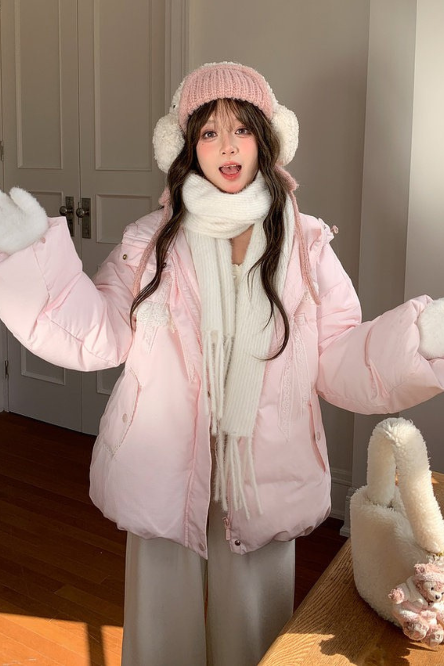 レースフード付きダウンジャケット