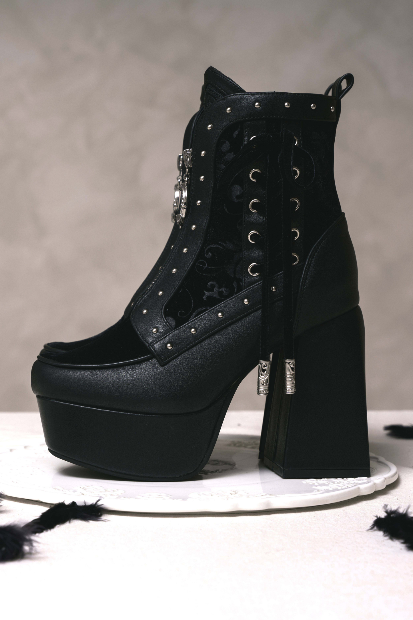 [Vorbestellung bis 18. März] Gothic-Puppen-Schleifen-Stiefeletten