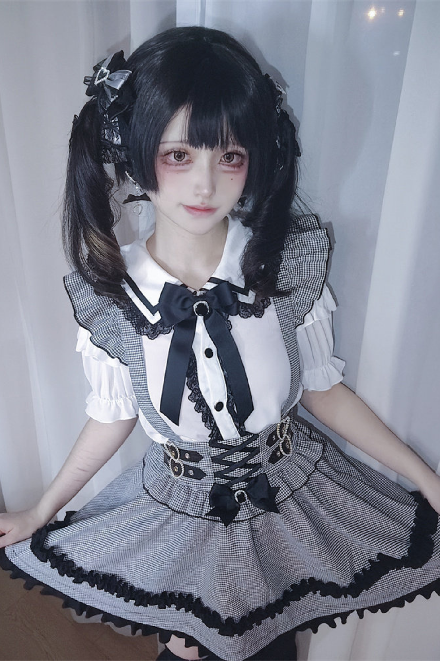 Schulterfreies Spitzenoberteil + Trägerrock