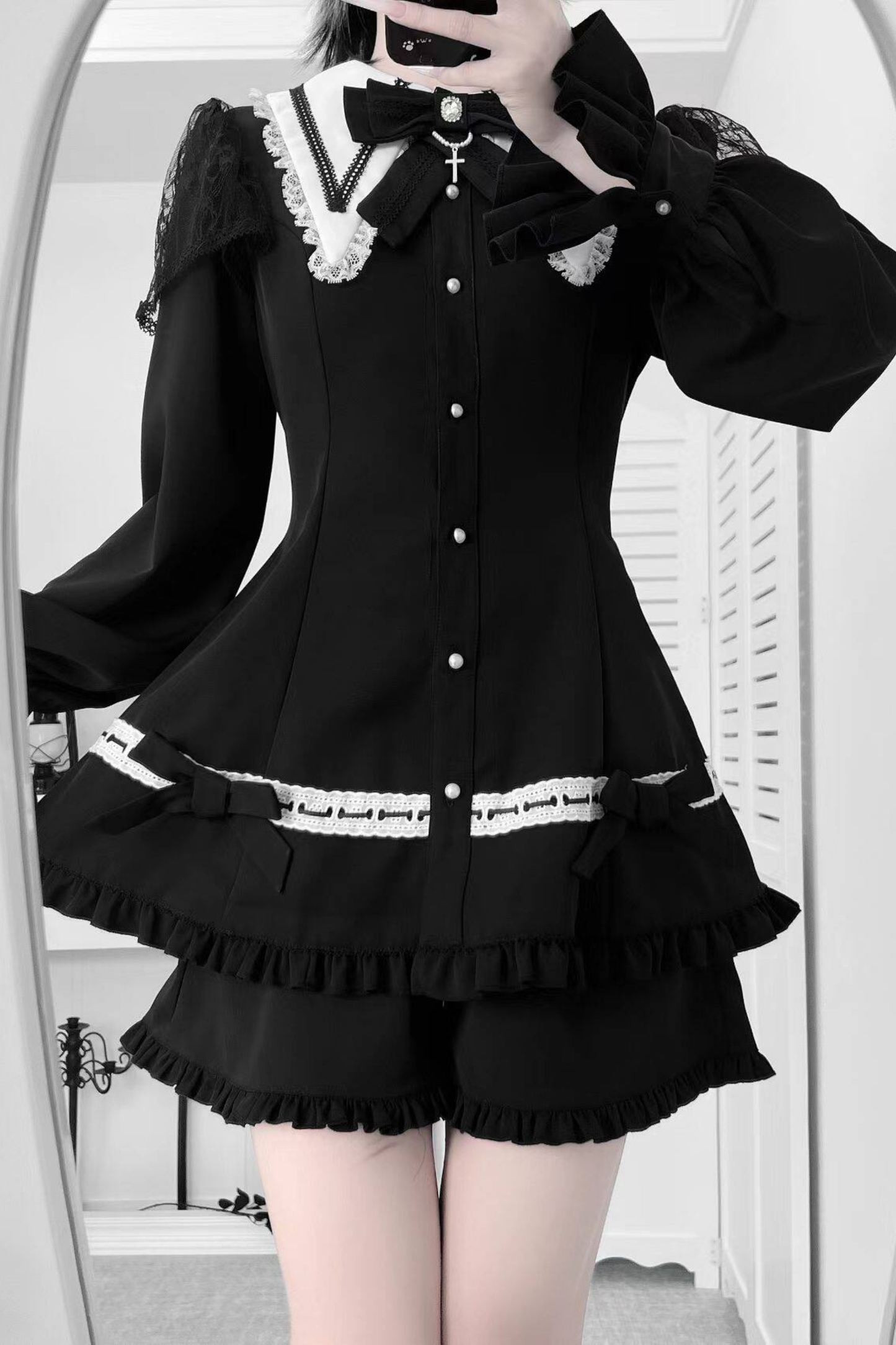 ゴシックフリルダークトップス+ショートパンツ