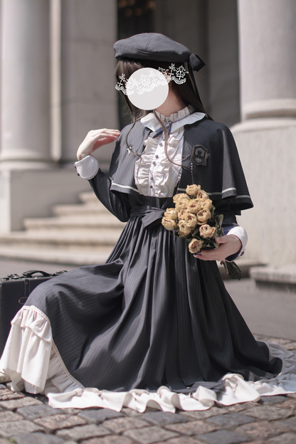 エレガントクラドレス+ケープ+蝶ネクタイ+ベレー帽+バッジ