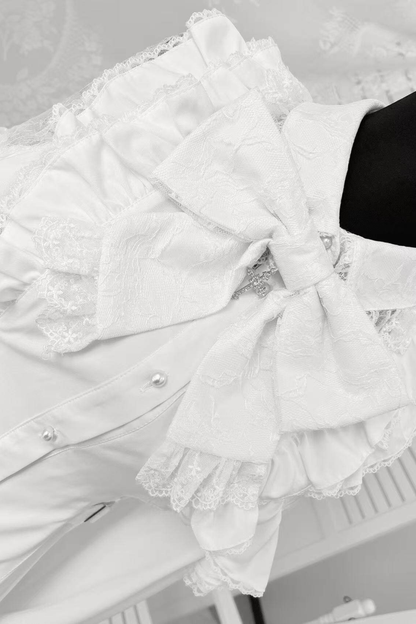 Kleid mit schulterfreiem Spitzendesign + Kurze Hose