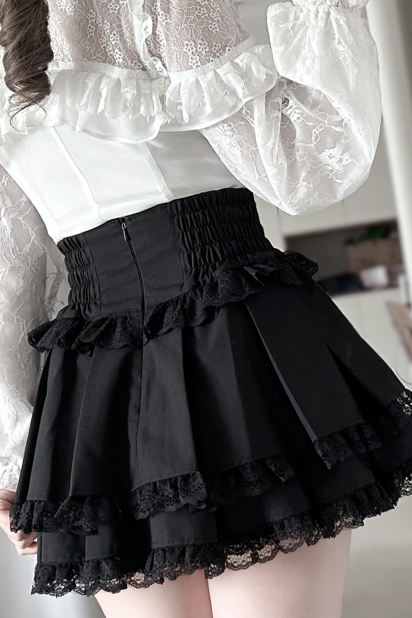 Lace ribbon short skirt