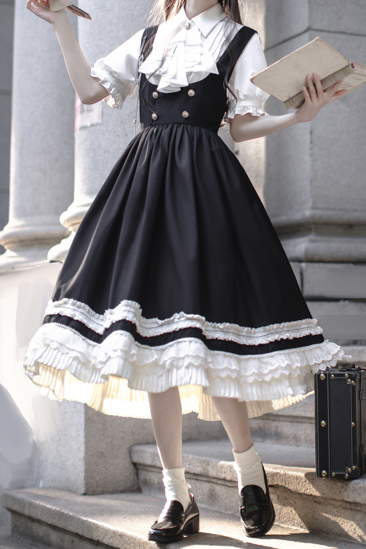 [Reserved Item] Light Low College Style British Retro Vest Skirt + Shirt + Ribbon Tie + Brooch