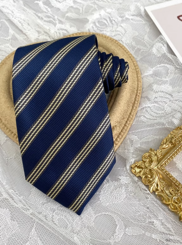 ストライプネクタイ