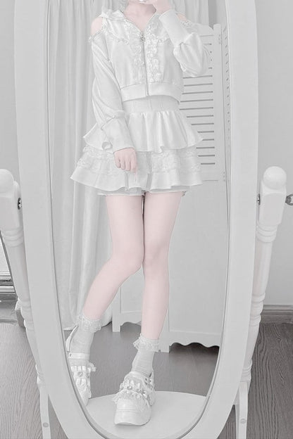 [Reservierungsschluss am 16. September] Set aus langärmligem Cold-Shoulder-Hoodie-Top mit Spitzenrüschen + Stufenrock mit Innenshorts