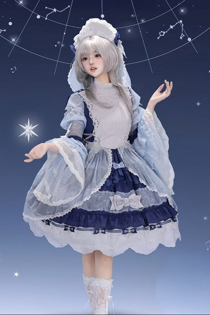 [Vorbestellschluss: 9.23] Klassisches Lolita-Kleid in Hellblau/Dunkelblau mit Himmelsstern-Stickerei, Glockenärmeln, Tülllagen und Schleife