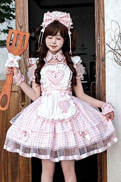 [Vorbestellschluss: 13. Juni] Rosa Vichy-Karo-Schürzenkleid mit freien Schultern, Puffärmeln und Schleife (mit Kragen-Choker) + Haarreif + Handgelenkmanschetten