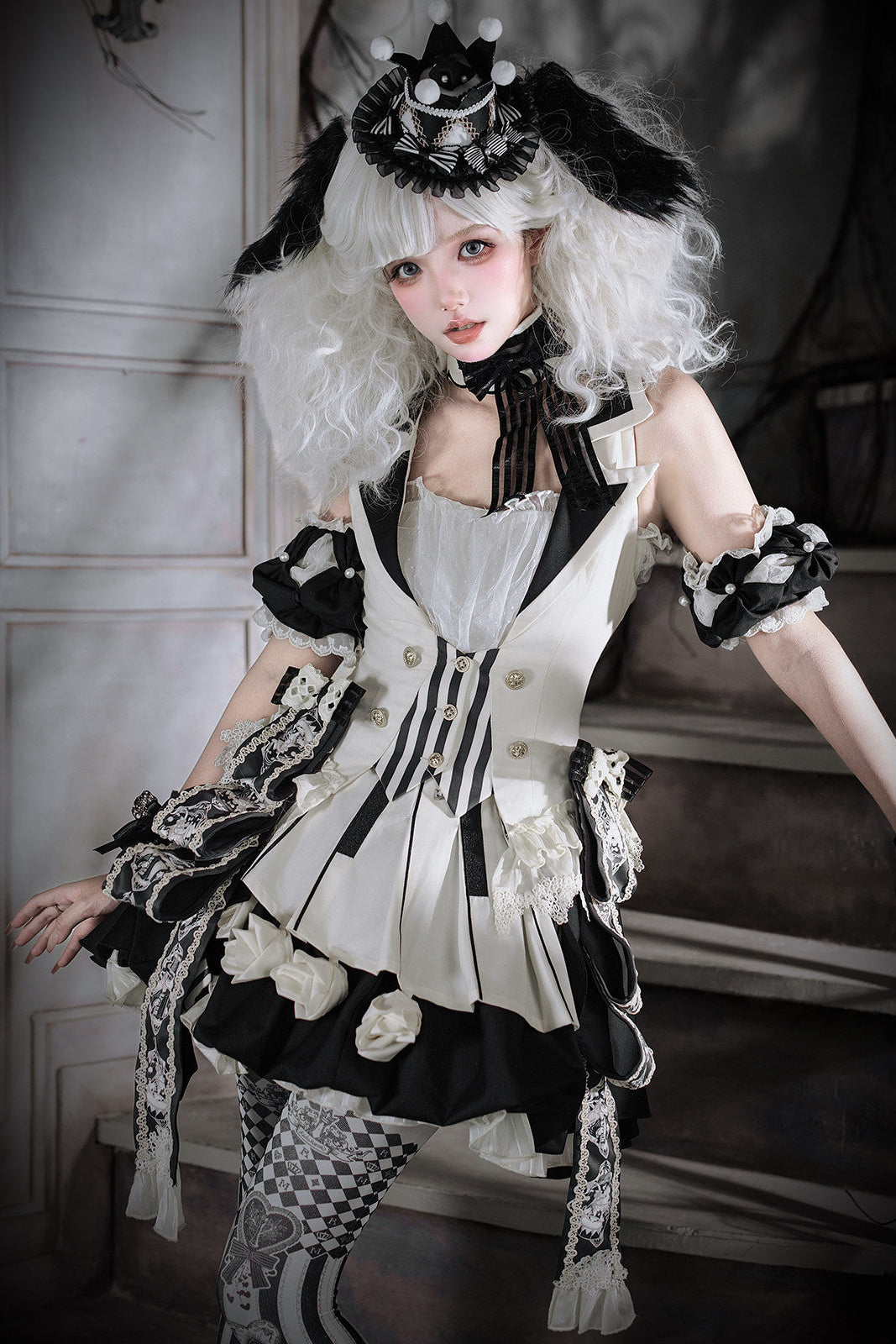 【8月9日予約締切】ブラック×ホワイトゴシックサーカスロリータファンタジーローズリボンベスト＋トップス＋スカート＋フルセット