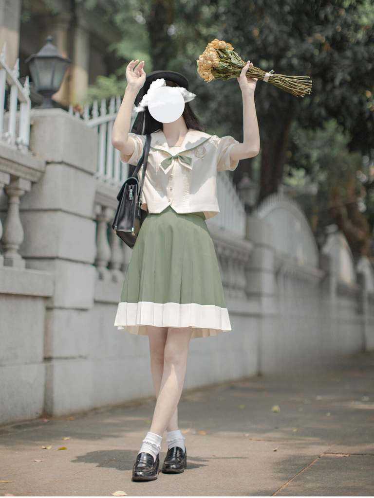 [Reserved Item] Retro School Top + Pleated Skirt + Ribbon + Badge