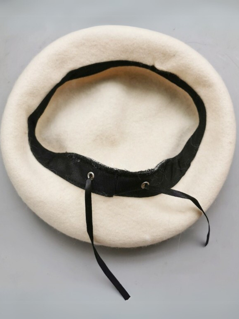 Rabbit ear ribbon beret