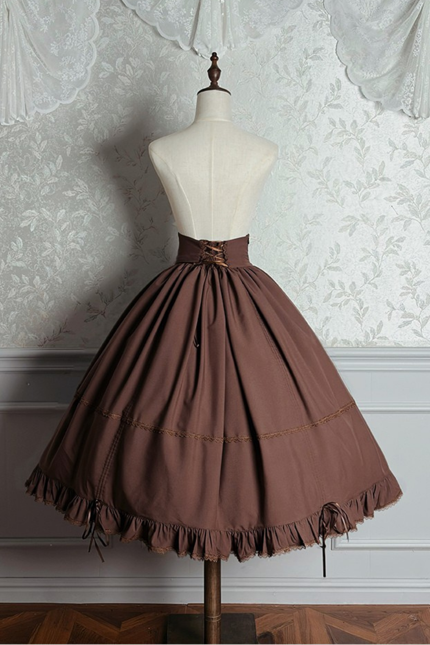 [Deadline for reservations: November 23] Victoria Duke Elegant Classic Pull-Up Skirt + Tiered Ribbon Skirt