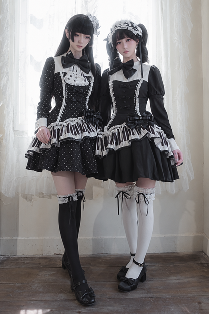 [Reservierungsschluss 22. Oktober] Schwarz gepunktetes Gothic-Lolita-Rüschenkleid mit asymmetrischem Design, Klaviertasten- und Musiknotenmotiv sowie Klaviertasten-Spitzenfliege