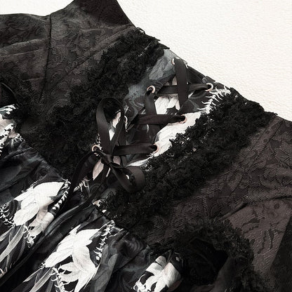 [Précommande jusqu'au 13 mai] Chemise à volants noire à fleurs gothique Bone Iris + jupe corset + accessoires