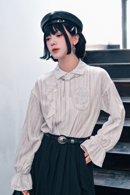 Spliced streamer white shirt