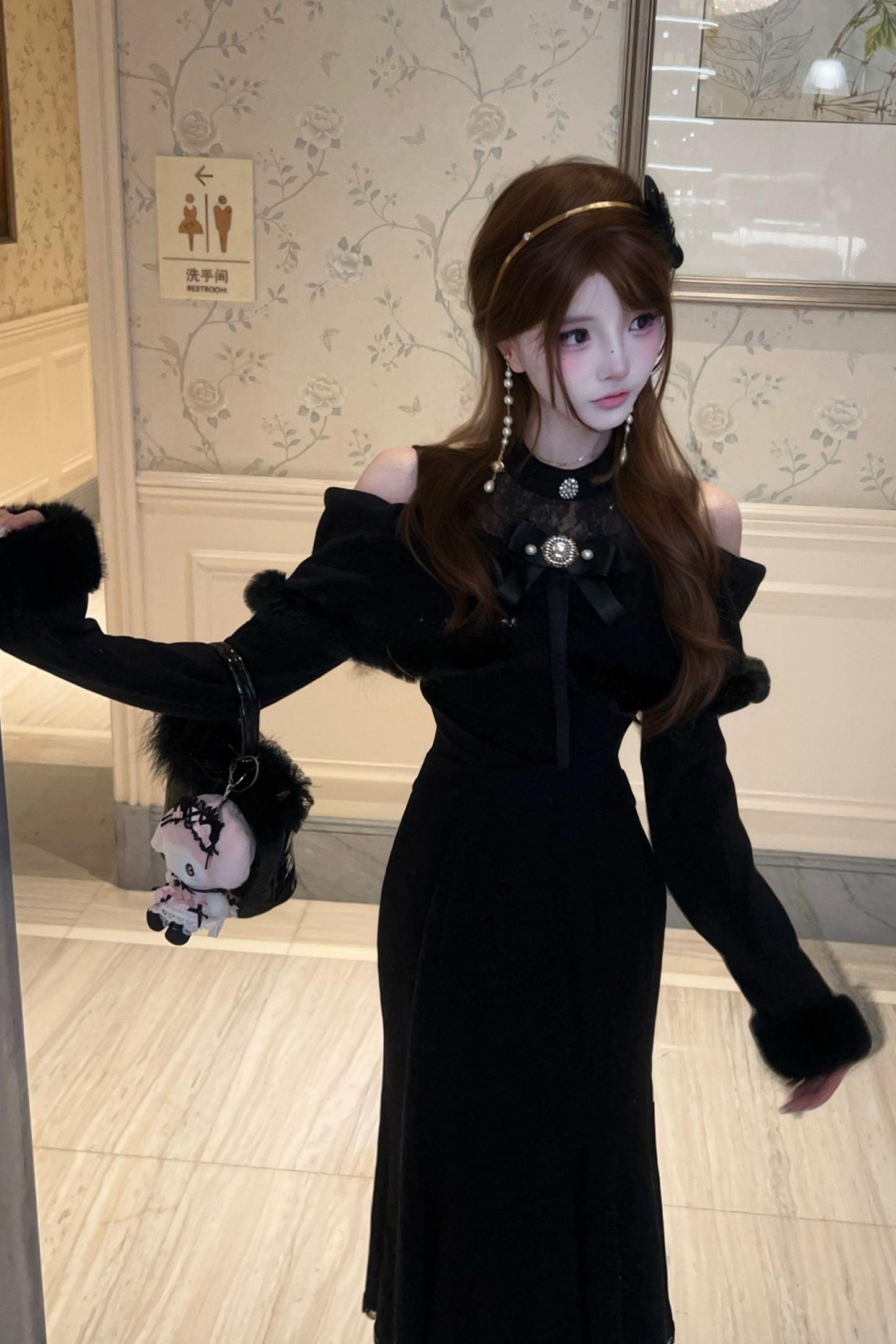 スリムダークニットドレス