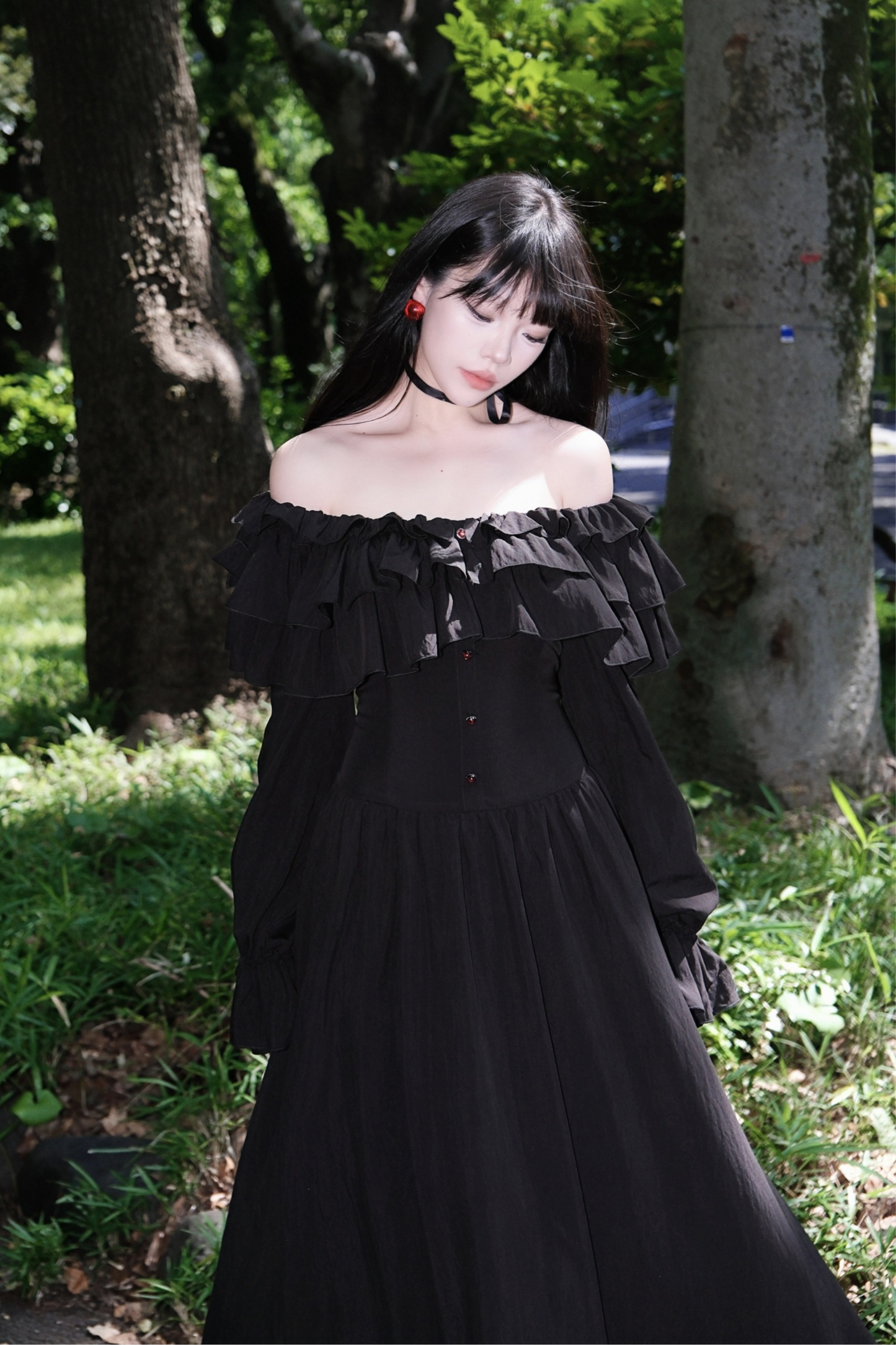 One Shoulder Mode Cape Lace Dress