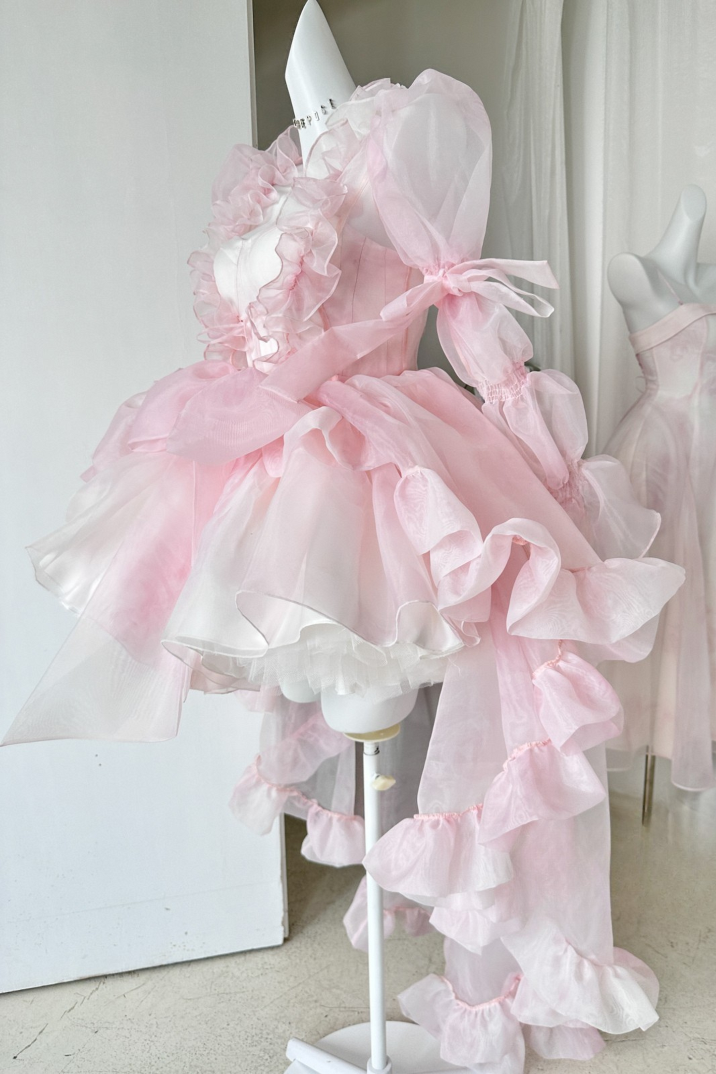 ライクハートローゼルフラワースピリットアローントレイリングコート