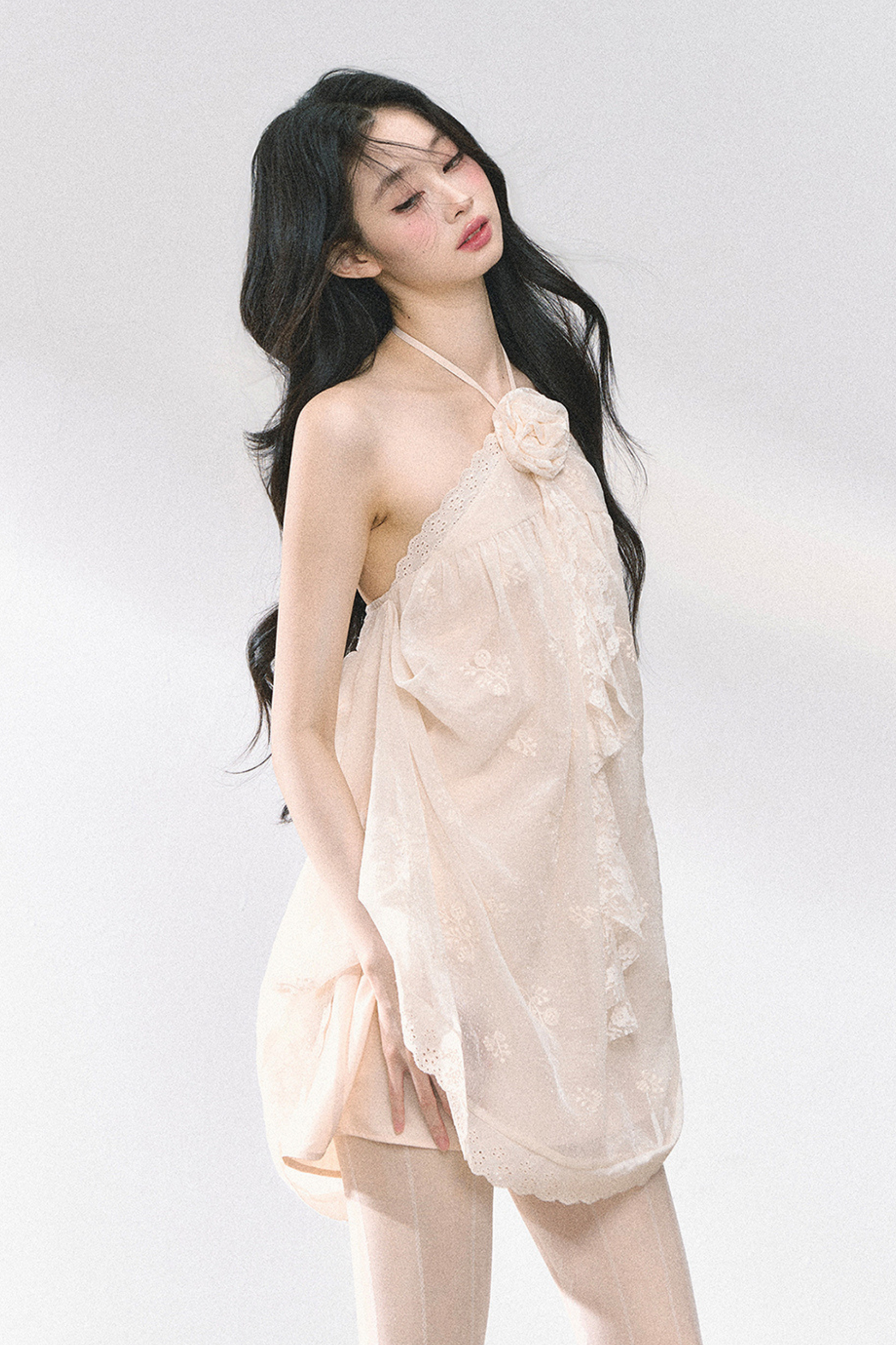 ウェンディレースフラワーホルターネックドレス