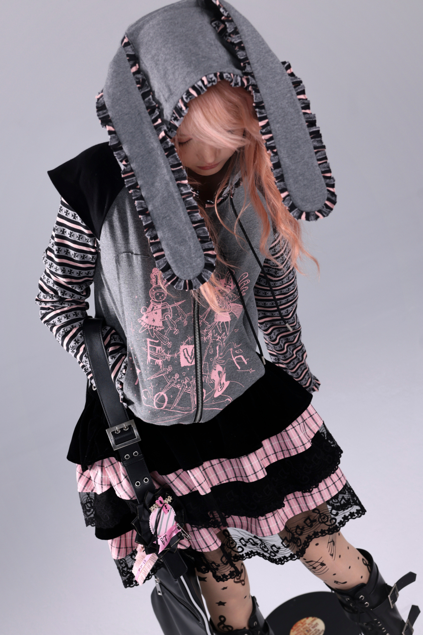 ラビットイヤーフードパンクパーカー