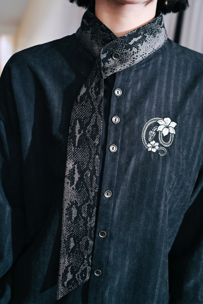 プライシングスネークプリントスカーフシャツ