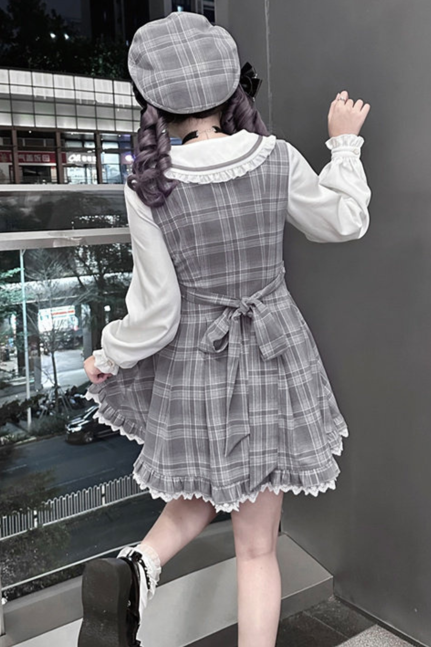 Kariertes Süß-Cape-Design-Kleid