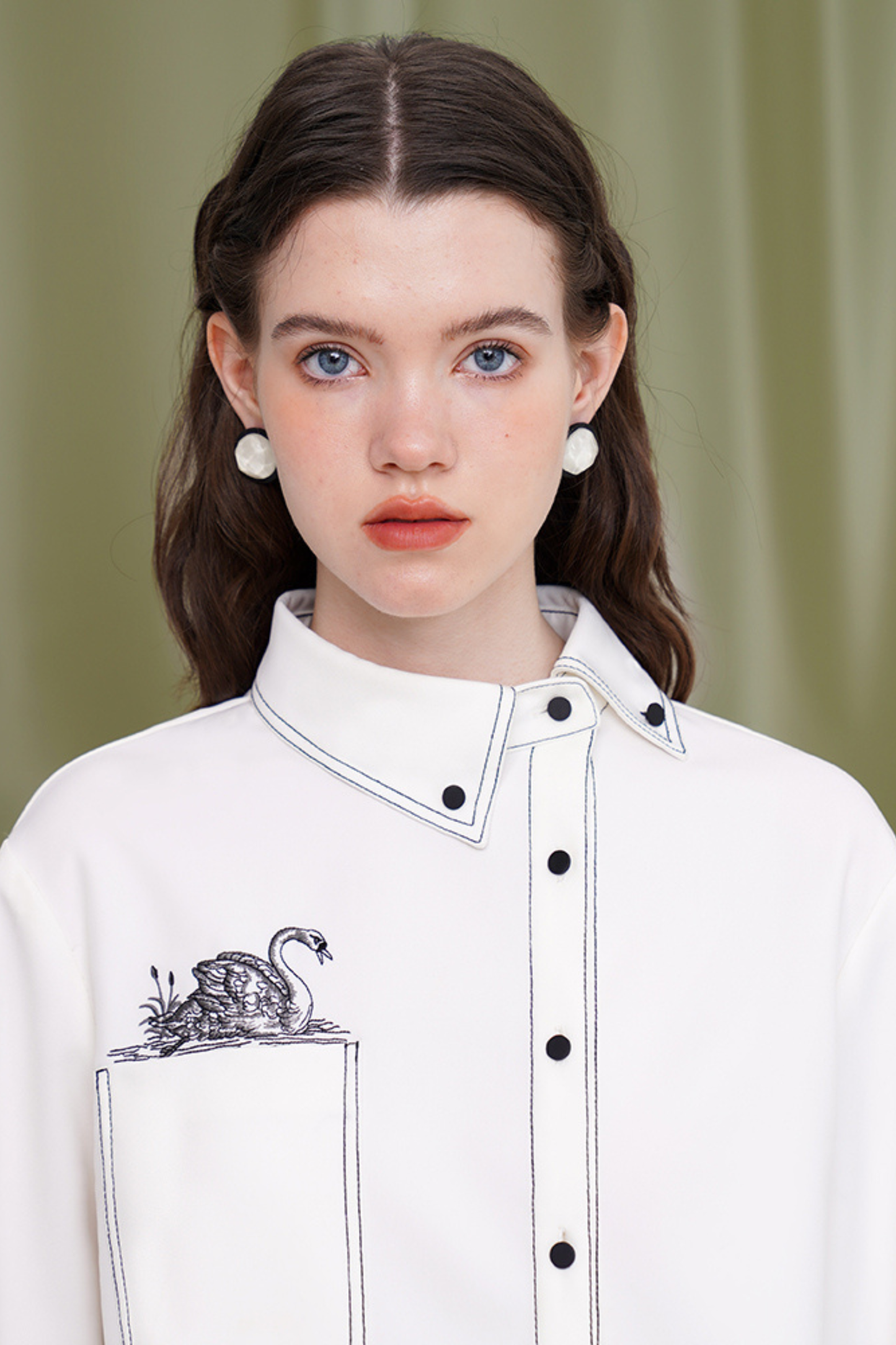 Swan genderless retro shirt