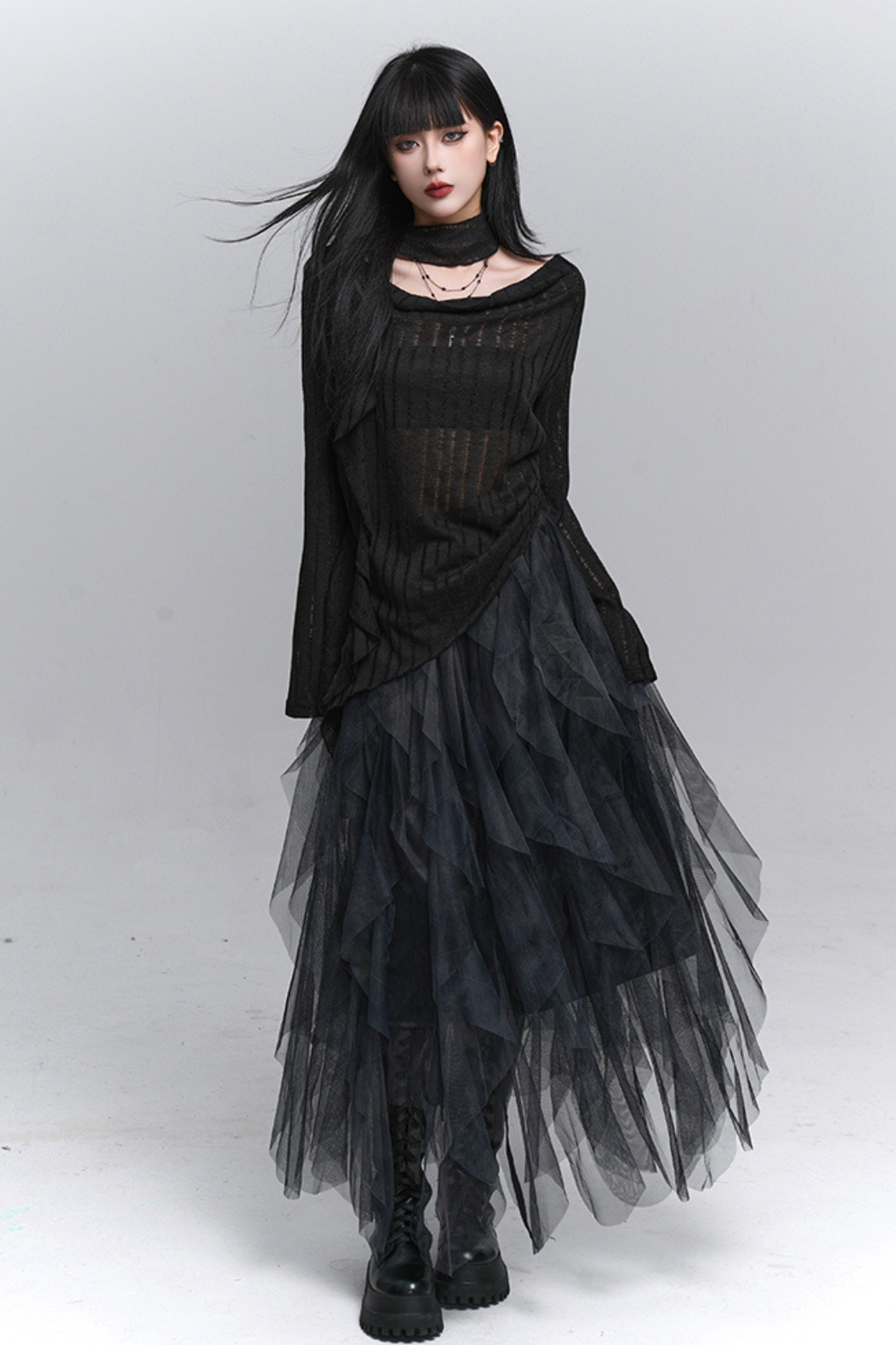 スイングネックカットアウトトップス