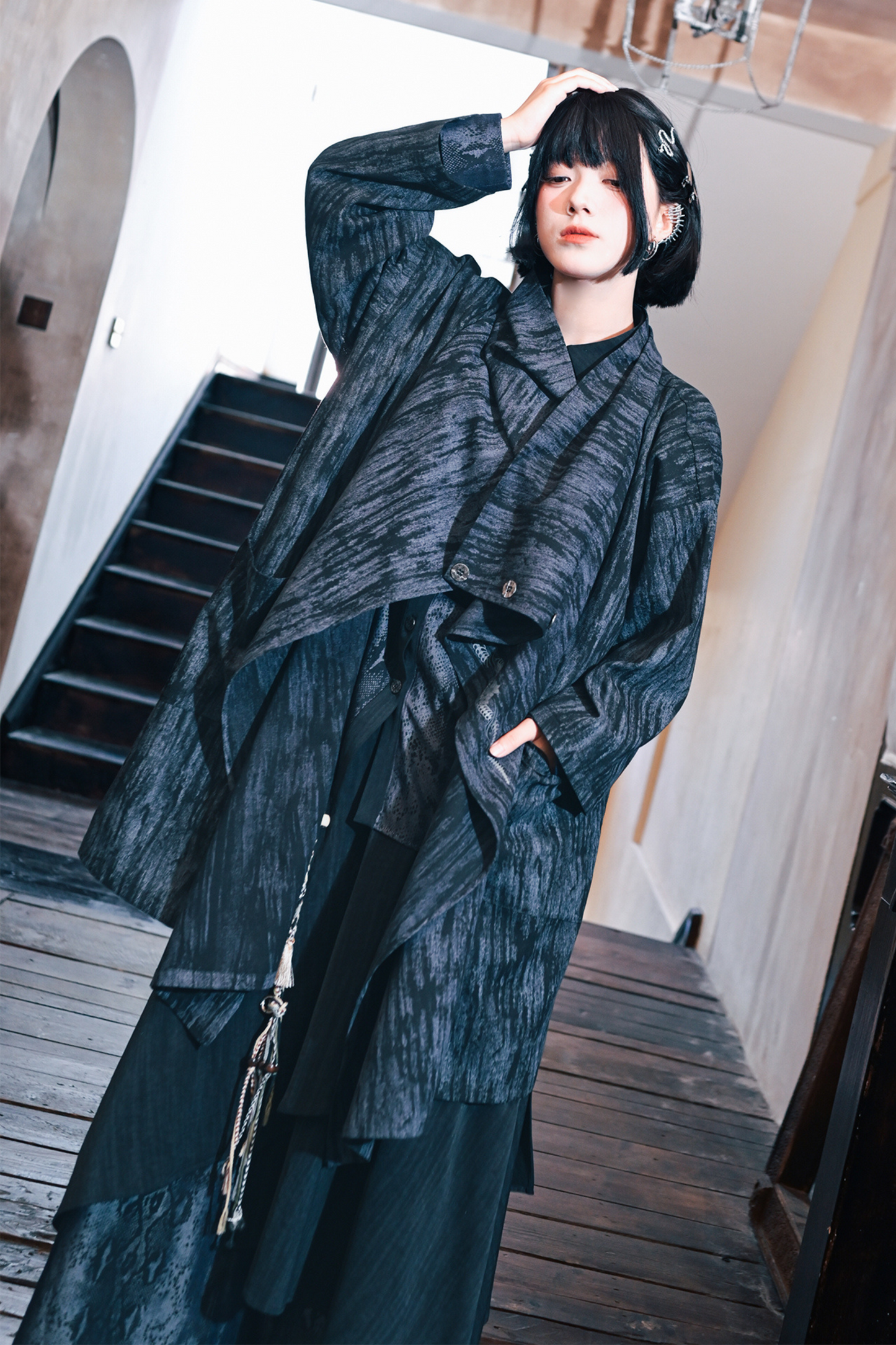 スケールシックケープトップス