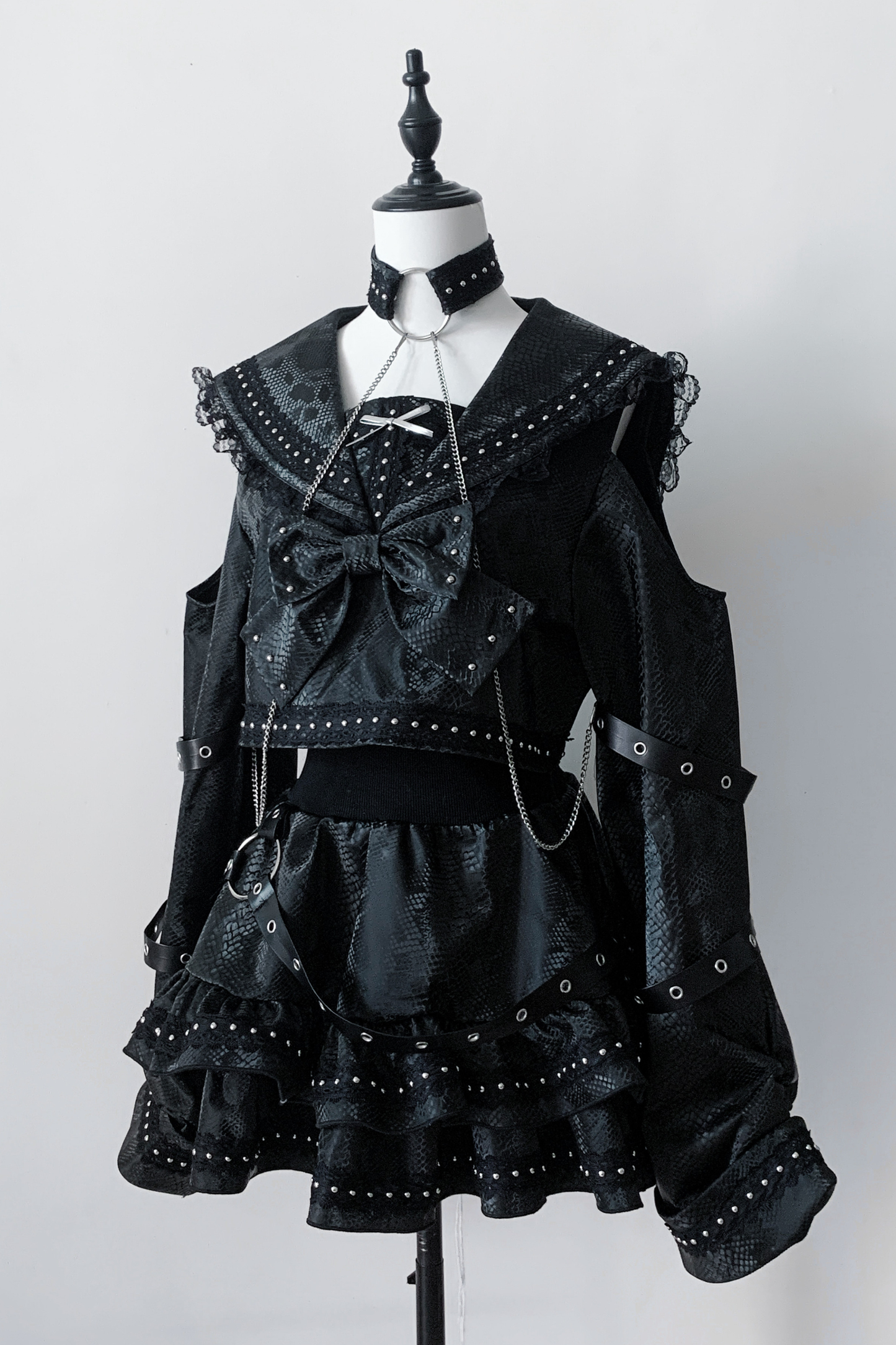 ダークレースアウトフィットトップス+スカート