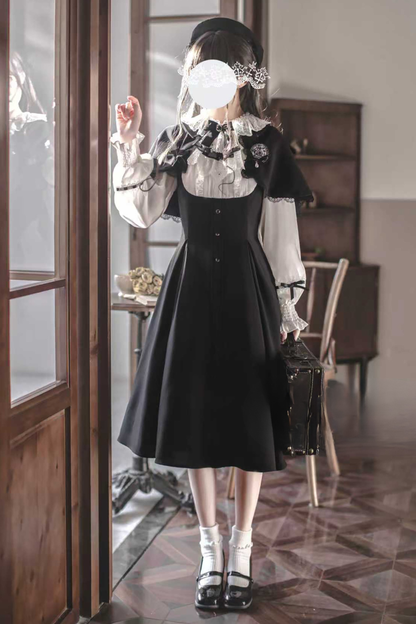 エレガントクラドレス+ケープ+ベレー帽+バッジ