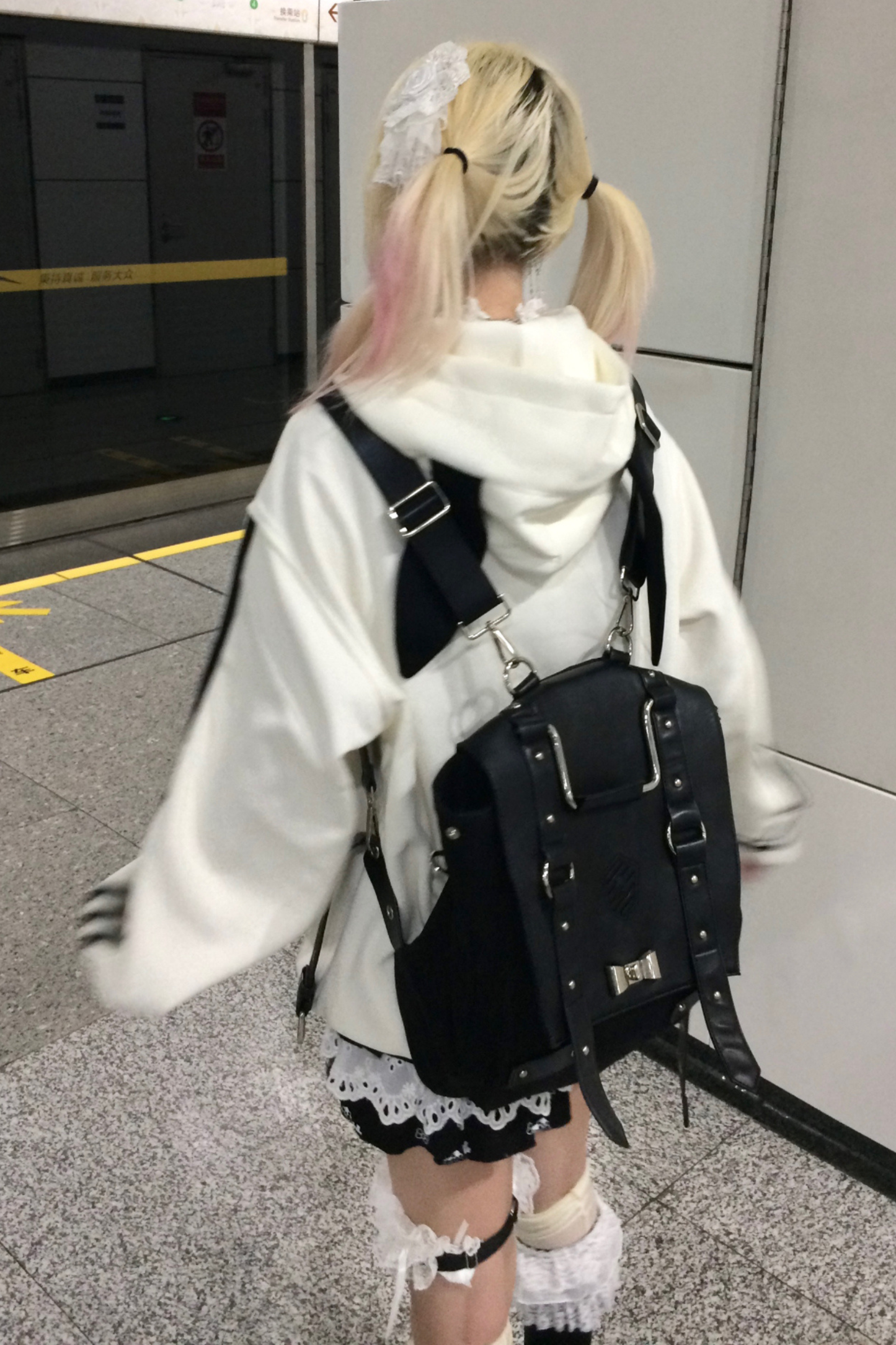 アニメイラストルーズフードパーカー