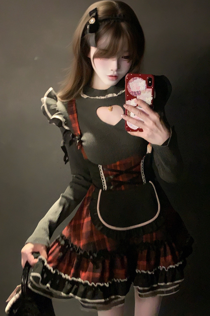 ラブネックライントップス+チェックスカート