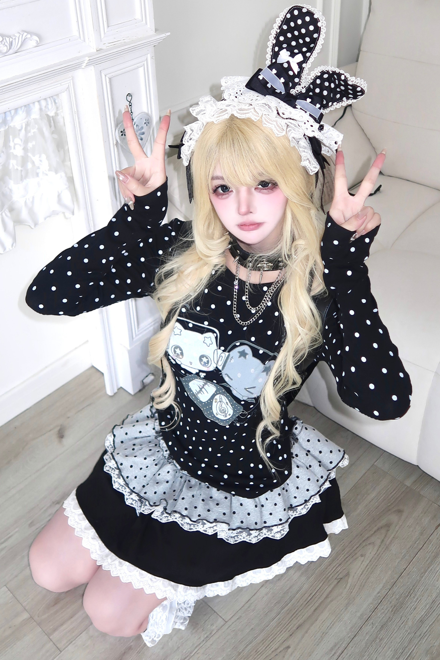 ゴシックドットスリムフィットトップス