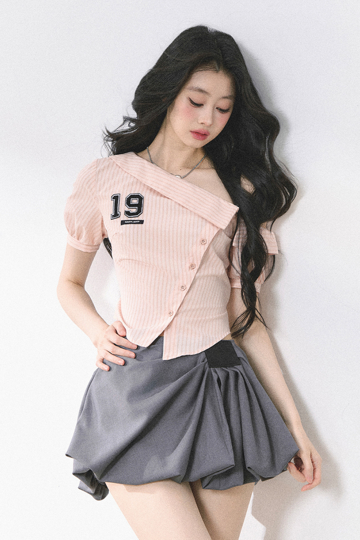 ワンショルダーロゴタイトトップス