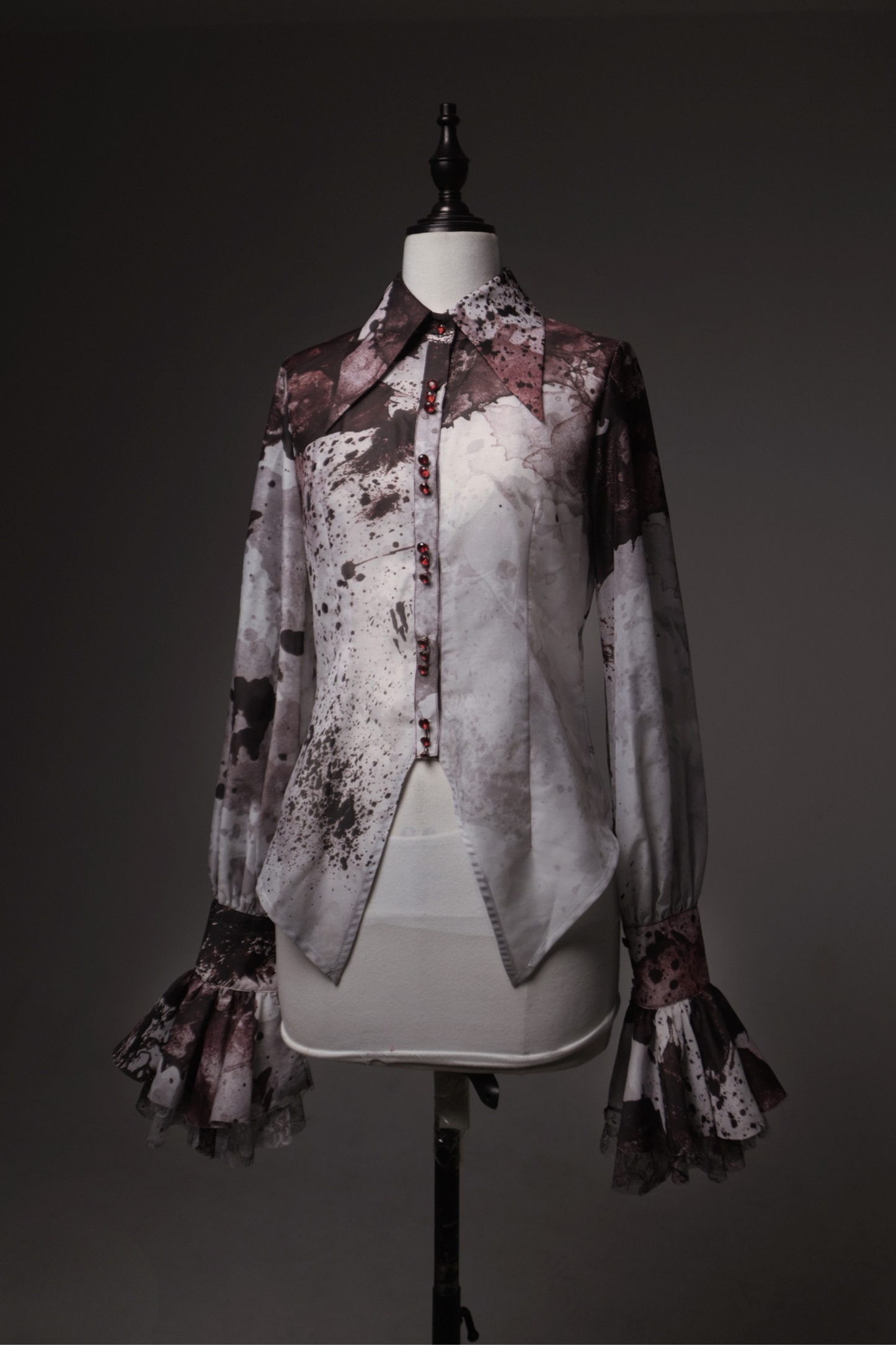 【12月10日予約締切】Bloodstainedプリントポイントテッドカラーシャツ