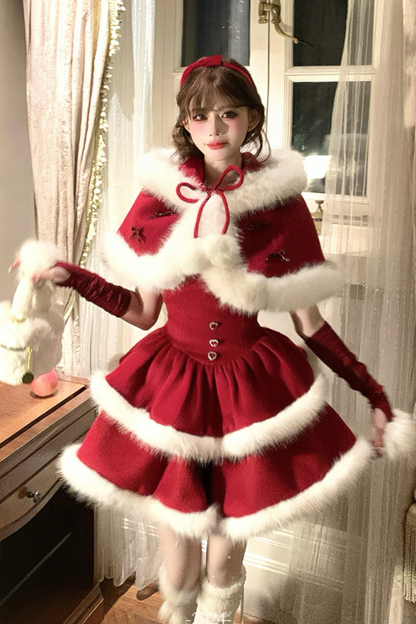 レッドベルベットケーキファーコート+サスペンダースカート+スリーブ