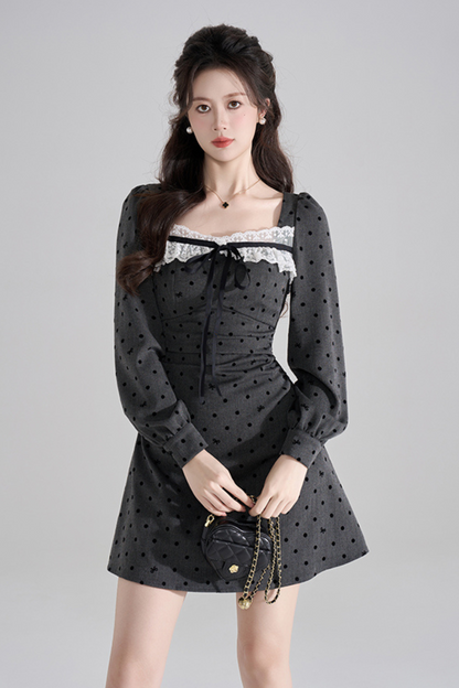 スイートドットスクエアネックドレス