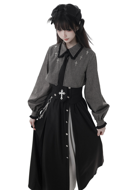 十字架のキャロルダークシャツ+コルセット+スカート