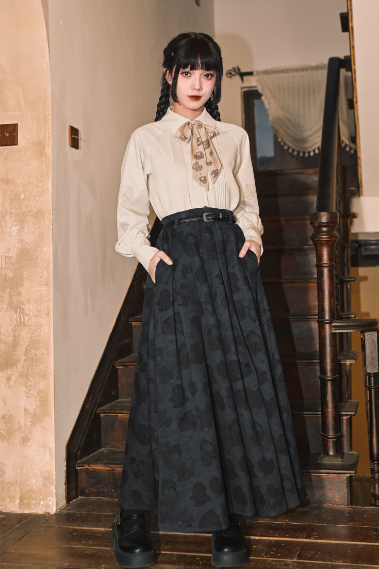 China Organ Pleated Print Scarf Shirt