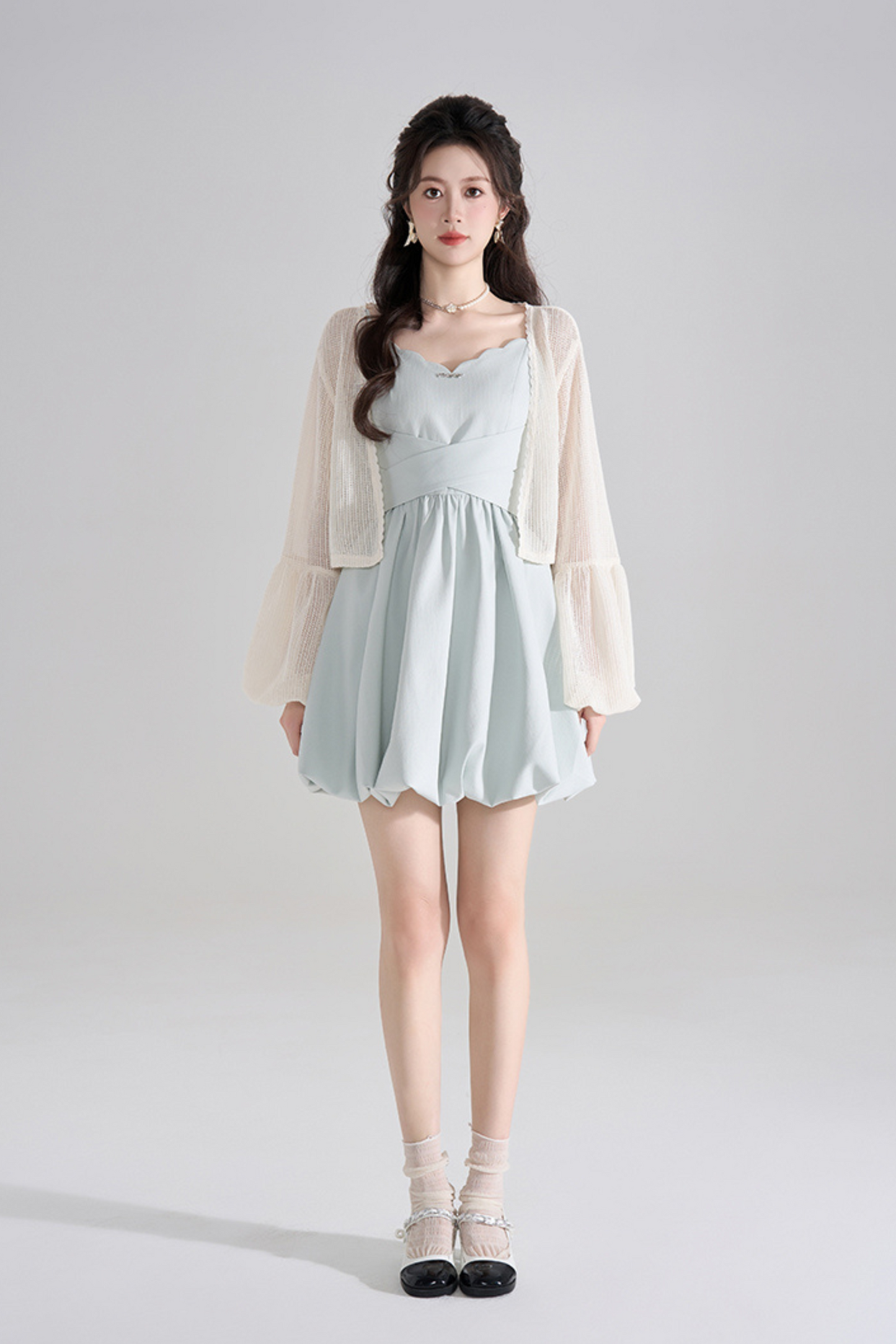 Robe dos nu bleu doux + cardigan transparent