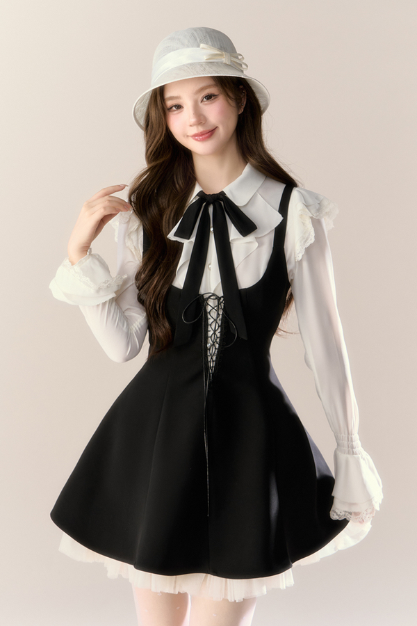 フレンチブラウス+サスペンダースカート