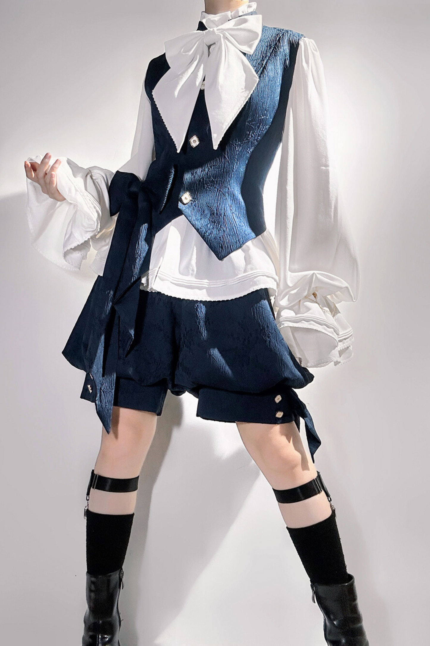 [Reservation deadline on September 28] Sapphire Blue Bunny Ears Cape Jacket + Vest + Shorts